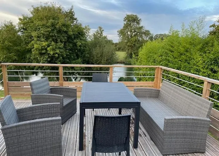 Cosy A Avec Terrasse Et Vue Riviere - Fr-1-410-424 * لا فْلوش