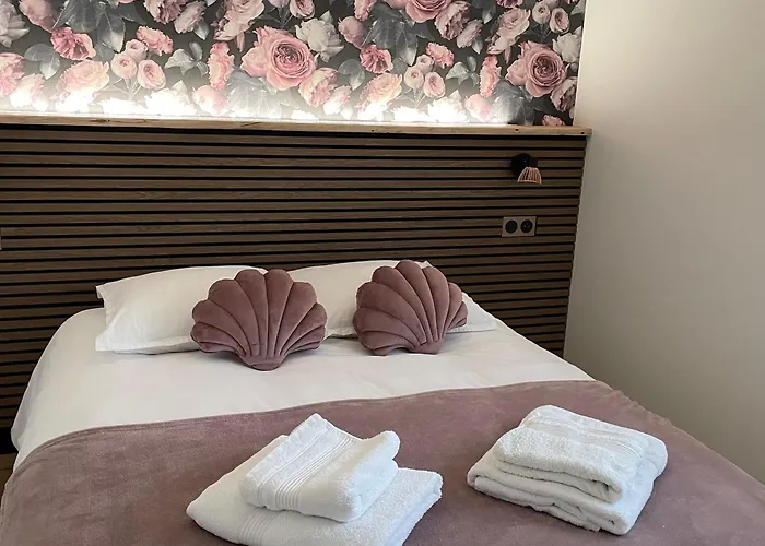 Cosy A Avec Terrasse Et Vue Riviere - Fr-1-410-424 *