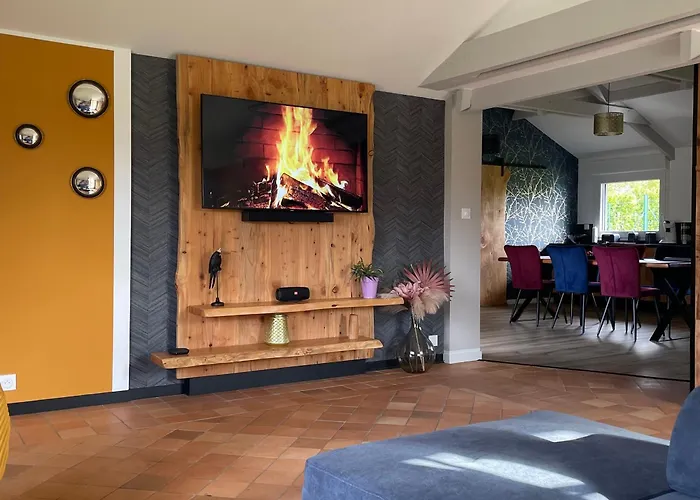 Cosy A Avec Terrasse Et Vue Riviere - Fr-1-410-424 La Flèche